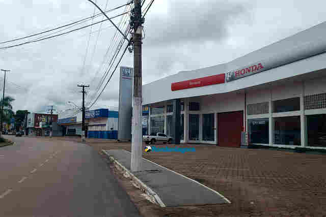 Fiscalização funciona, empresários se conscientizam e maioria do comércio fecha neste sábado