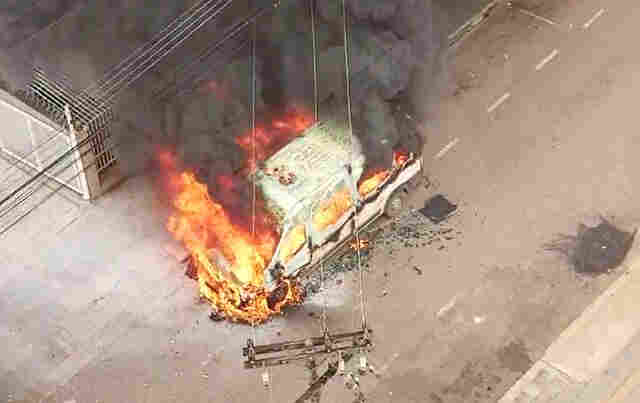 Vídeo: van que transportava pacientes pega fogo no centro de Porto Velho