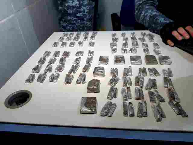 Adolescente é flagrado com 158 porções de maconha