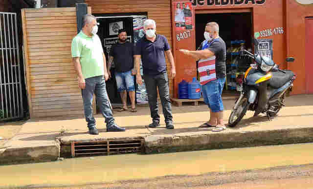 SEMUSB atende pedido do vereador Fogaça para desobstruir bueiro na avenida Calama