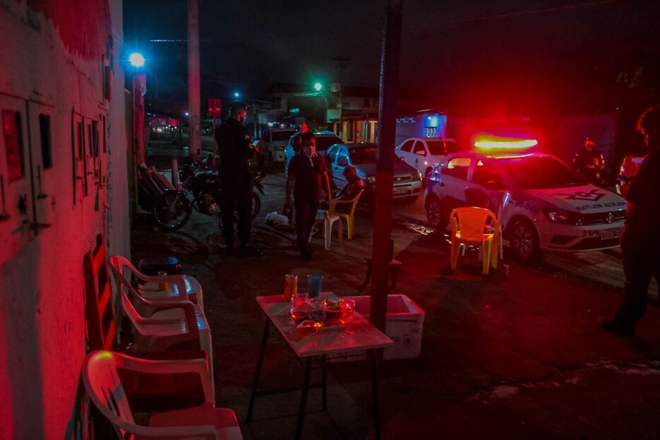 Operação encontra Skate Park lotado e flagra festas clandestinas e bares abertos em Porto Velho