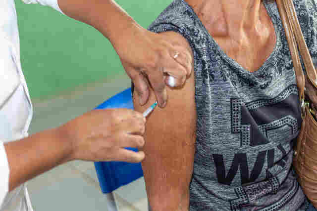 Ji-Paraná começa a vacinar idosos a partir de 65 anos na quarta-feira