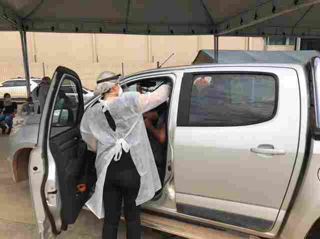 Em duas horas, 51 pessoas testam positivo para Coronavírus em drive-thru
