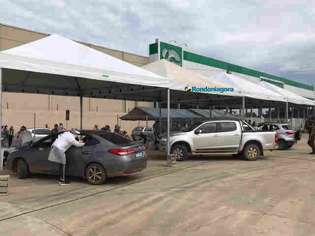 Coronavírus: Drive-thru na Zona Leste tem distribuição de cloroquina e azitromicina para quem testar positivo