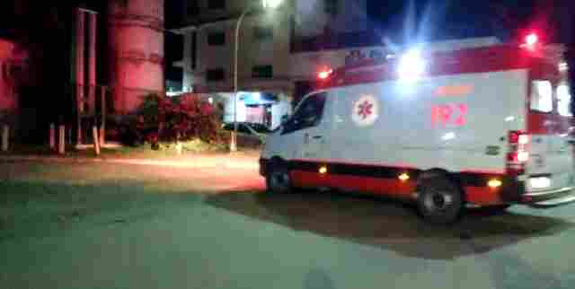 Jovem é atingido por 5 tiros em frente de casa