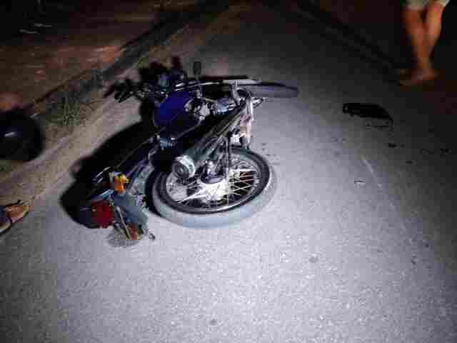 Jovem motociclista morre durante colisão com outra moto