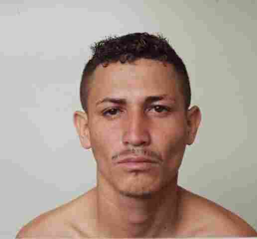 Homem é morto a tiros em borracharia