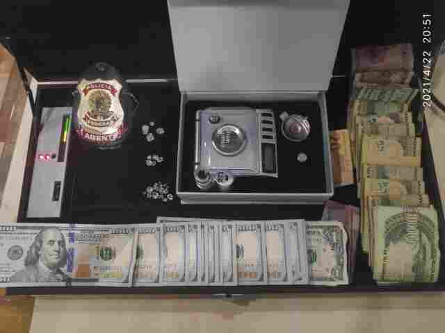 Brasileiro, americano e paraguaio são presos tentando embarcar com diamantes em Cacoal