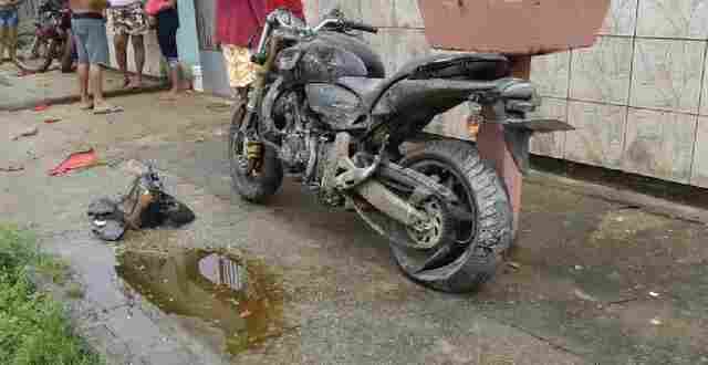 Motorista perde controle de moto e acaba morrendo em colisão na Capital