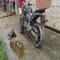 Motorista perde controle de moto e acaba morrendo em colisão na Capital