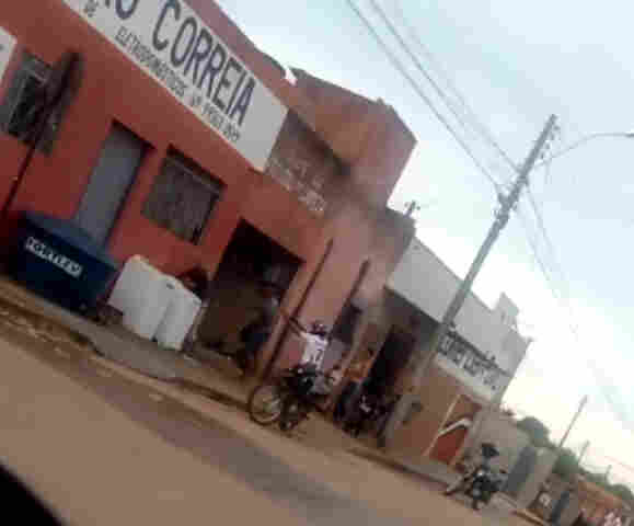 Homem é morto com a própria arma após briga no trânsito