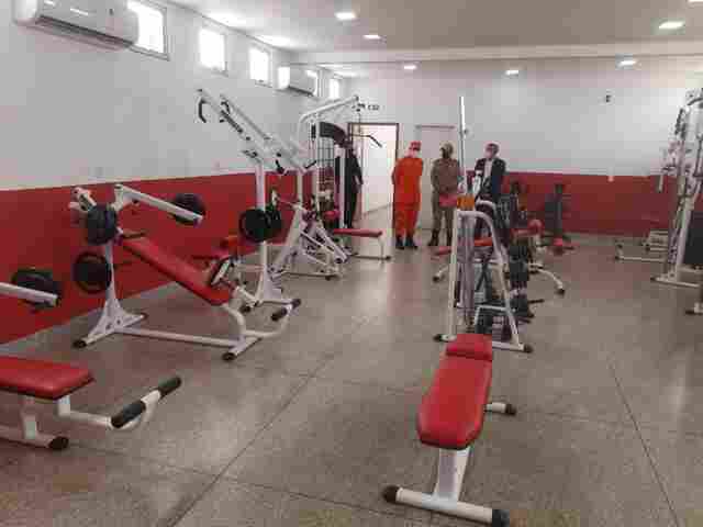 Deputado Alex Silva realiza entrega de academia para o 1º grupamento do corpo de bombeiros