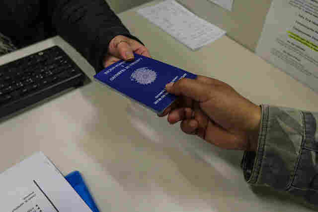 IBGE estima que desempregados no Brasil são 14,4 milhões