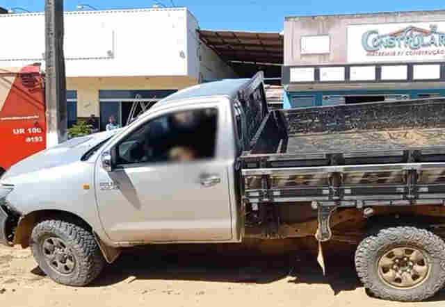 Criminosos matam dois homens dentro de carro em Buritis
