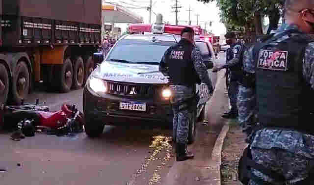Mulher morre atropelada por carreta em Porto Velho
