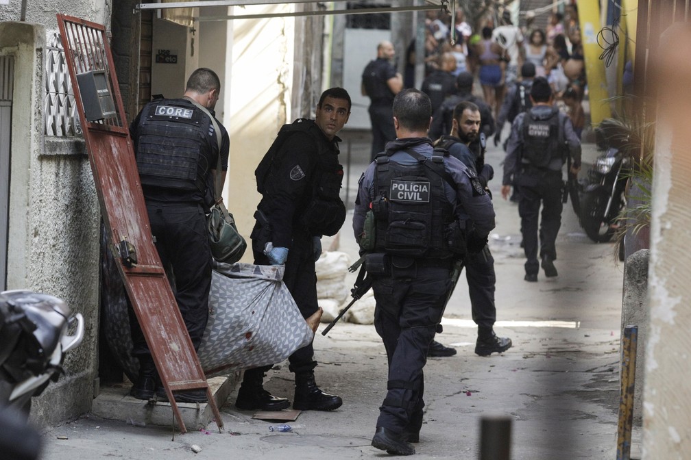 Número De Mortos Em Favela Do Rio Sobe Para 28 Nacional 