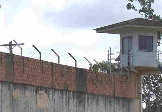 Policial penal é preso com celulares e carregadores em presídio