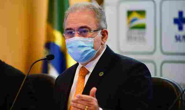 Ministério da Saúde suspende vacinação de gestantes e puérperas com AstraZeneca