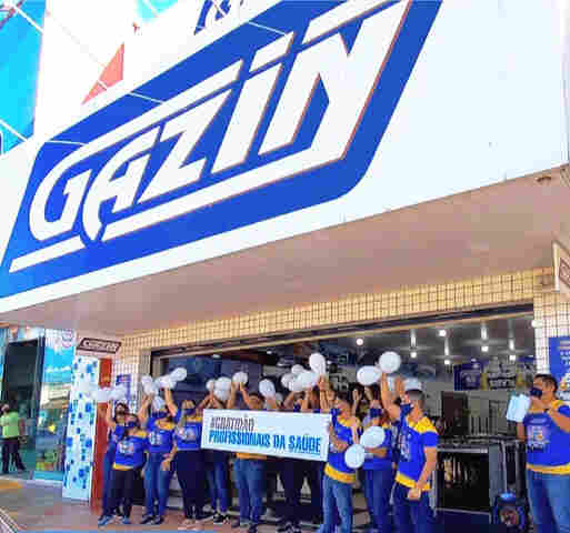 Funcionários das lojas Gazin homenageiam profissionais da enfermagem
