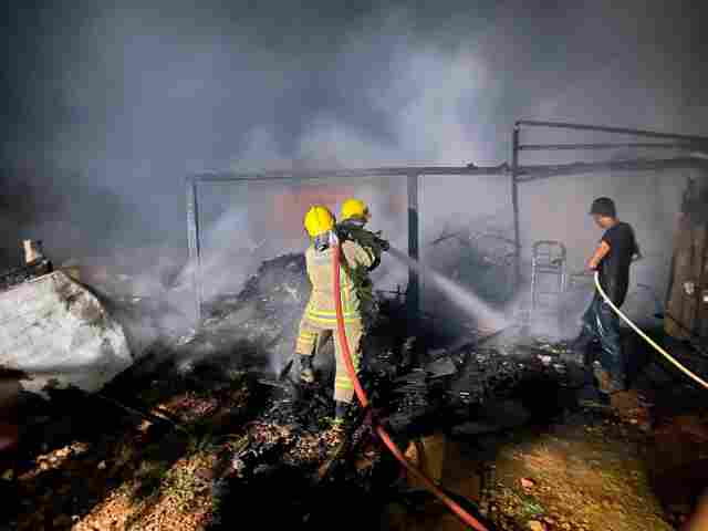 Incêndio destrói sede de associação na Vila Princesa