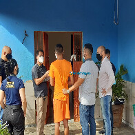 Polícia faz reconstituição para saber se mulher foi assassinada ou tirou a própria vida