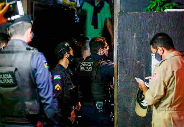 PM flagra 98 pessoas trancadas em boate na Capital