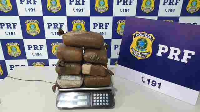 PRF prende jovem com 8 quilos de maconha