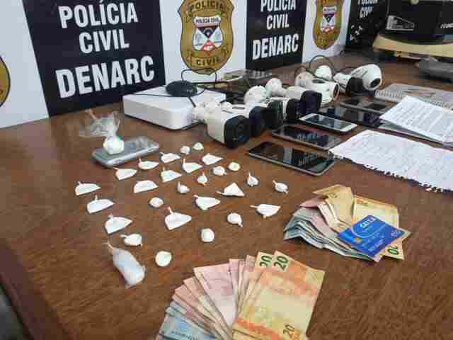 Monitorados por tornozeleira são presos com droga na Capital