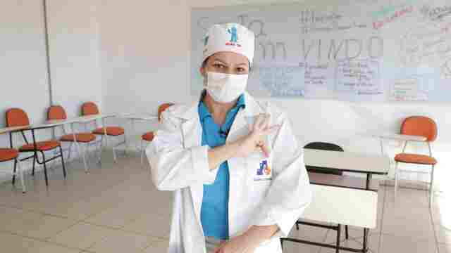 Vacinação conta com atendimento para pessoas com deficiência auditiva