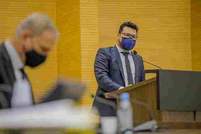 Marcelo Cruz pede atenção aos salários dos policiais e alerta para a baixa vacinação