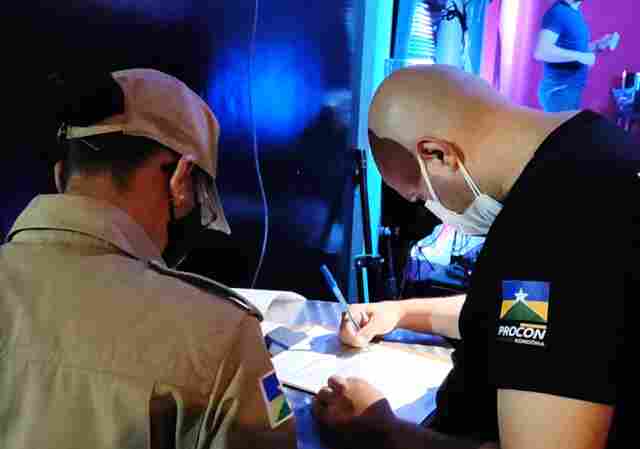 Donos de bares e conveniências são autuados por desrespeito ao decreto do Governo