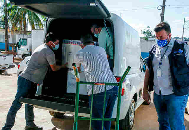Rondônia recebe mais 42 mil doses de vacinas da AstraZeneca e começa a imunizar trabalhadores da educação