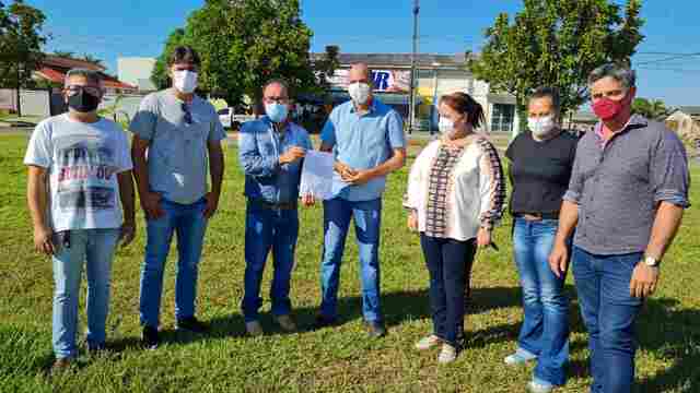 Assinada ordem de serviço para construção de praça no Setor 13, salas de aula e refeitório na escola Machado de Assis