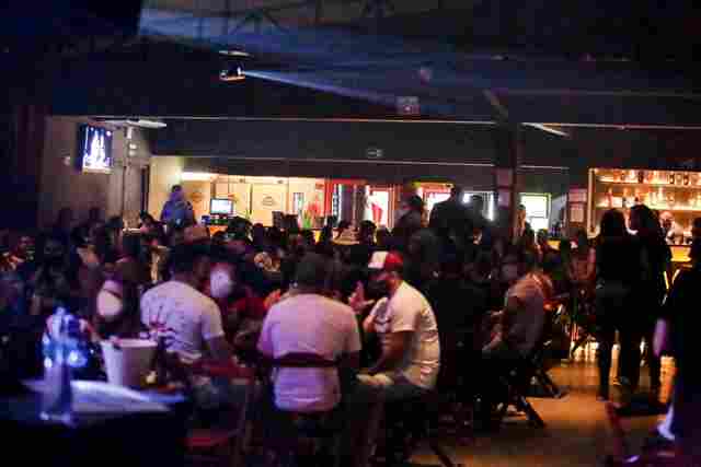 Fiscalização flagra bares e boates lotados e pessoas sem máscara em Porto Velho