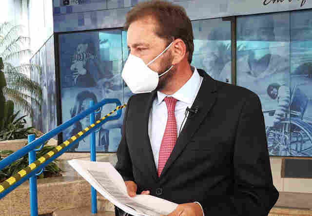 Hildon denuncia existência de supersalários que geram rombo de R$ 25 milhões por ano