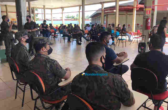 Profissionais da área de segurança continuam sendo vacinados