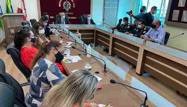 Governo repete que não pode conceder aumento para PMs; esposas suspendem ações