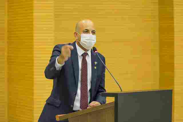 Ismael Crispin pede suspensão de portaria que interfere no auxílio alimentação dos servidores