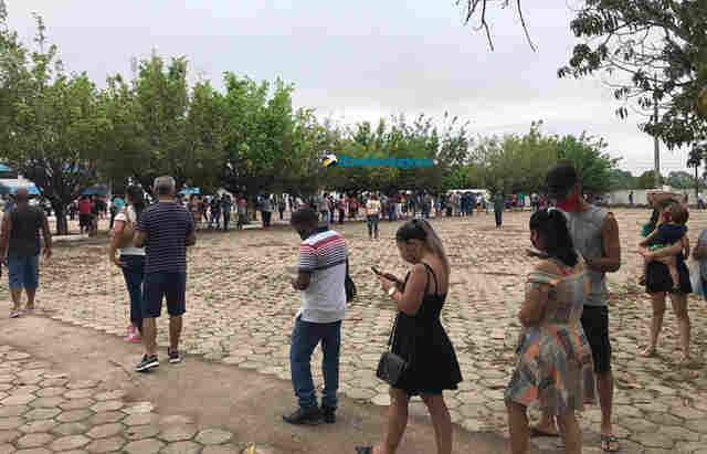 Fila grande e demora para vacinação neste sábado em Porto Velho