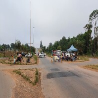 Manifestantes liberam BR-364, mas permanecem nas laterais da rodovia; PRF pode agir