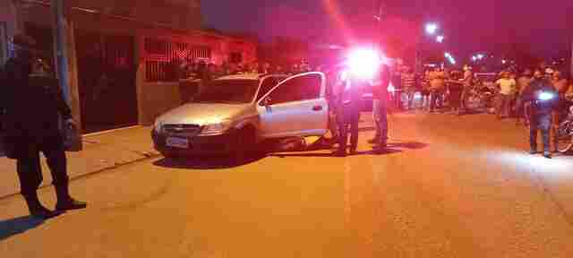 Homem é morto a tiros dentro de carro em Porto Velho