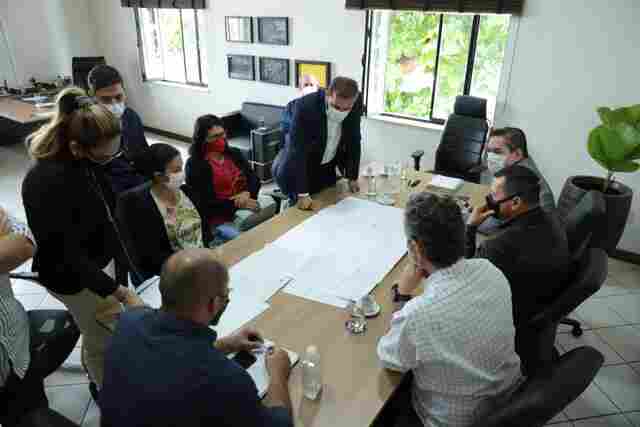 Prefeito analisa propostas de ampliação de estacionamentos no centro de Porto Velho