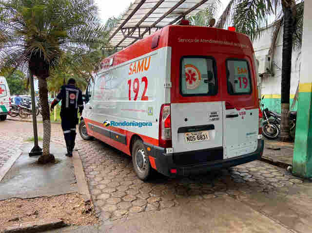 Motociclista fica gravemente ferido em acidente com caminhão caçamba na capital