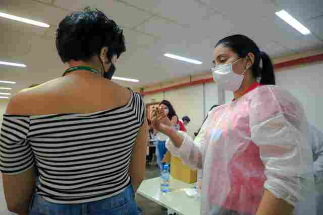 Vacinação de pessoas a partir de 35 anos segue nesta terça-feira em Porto Velho