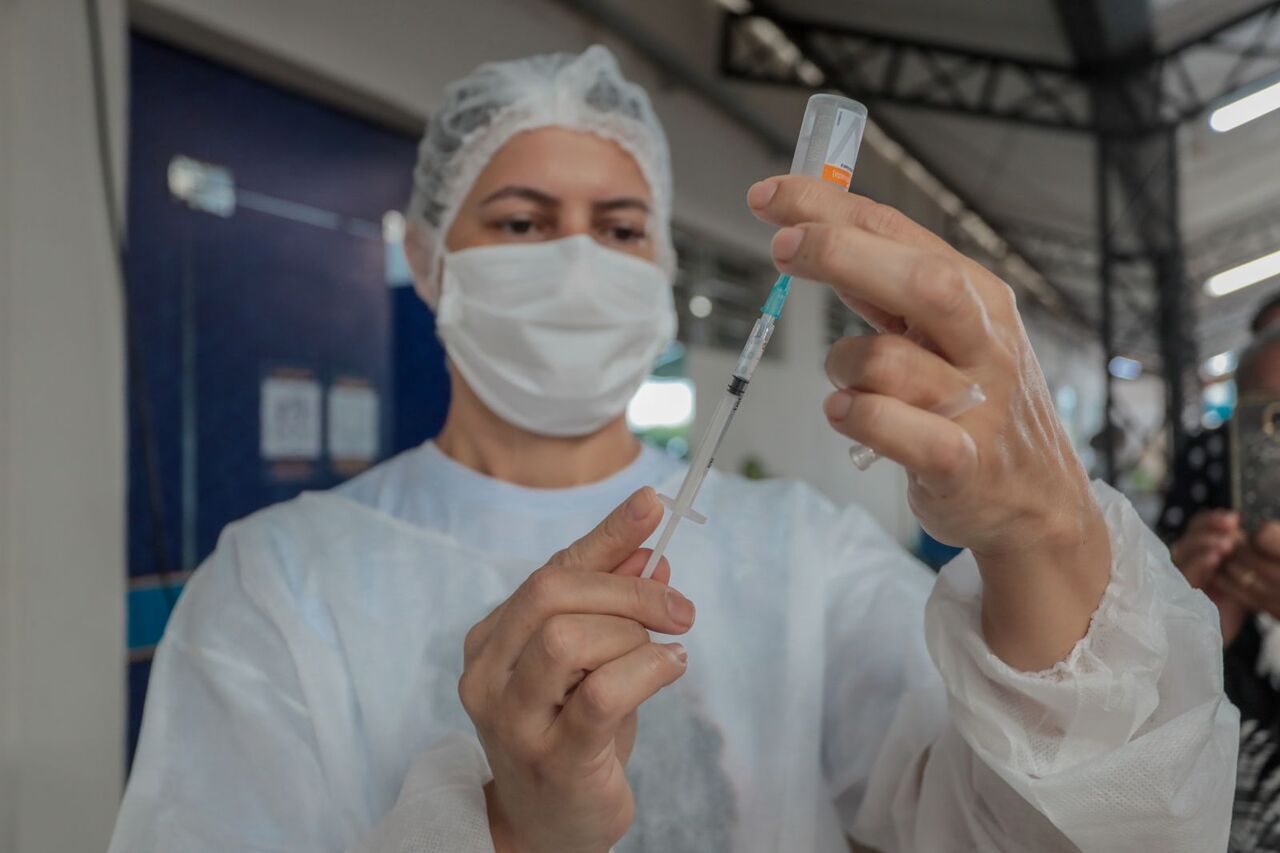 Porto Velho diz que vai antecipar 2ª dose apenas para profissionais da educação