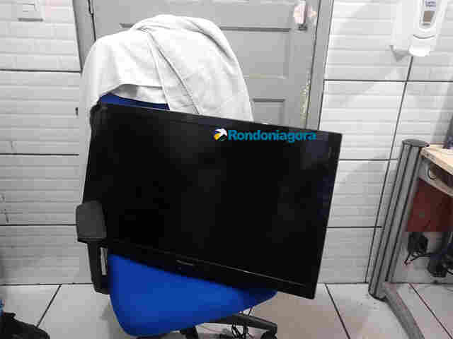 Adolescente é detido após tentar furtar televisão de motel