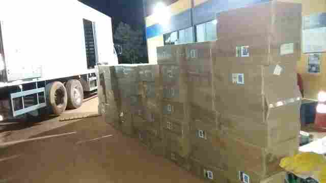 PM e PRF realizam grande apreensão de cigarros contrabandeados