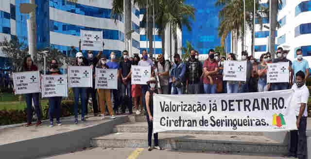 Servidores do Detran realizam manifestação em busca de realinhamento salarial