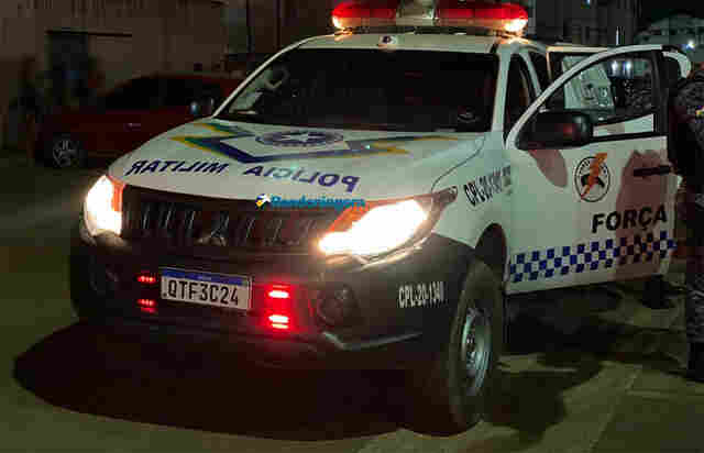 Homem incendeia casa e tenta jogar ex-mulher dentro