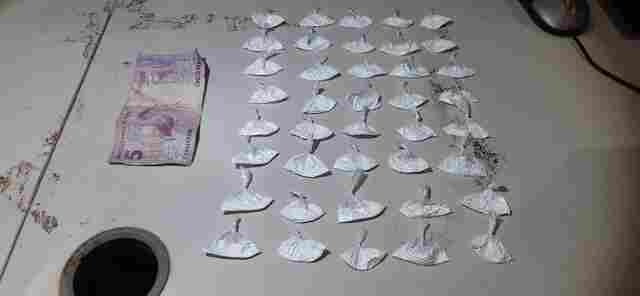 Polícia prende jovem traficante com dezenas de porções de droga